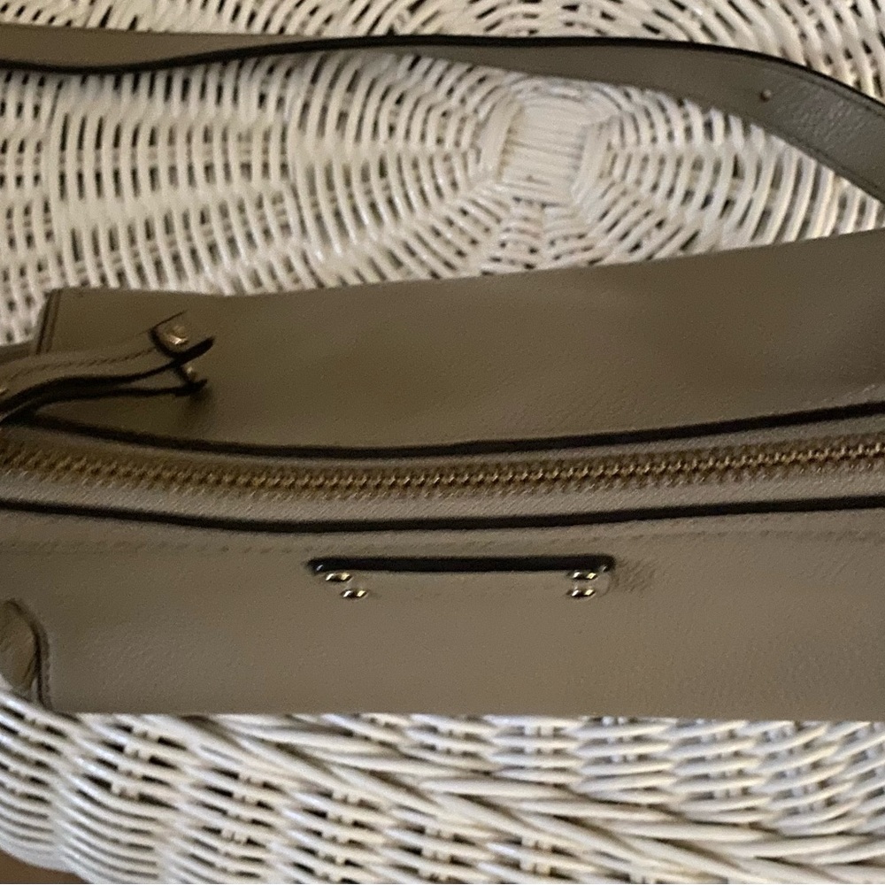 kate spade NWOT Gabriella Berkshire Oyster Grey Crossbody Purse - Picture 5 of 11